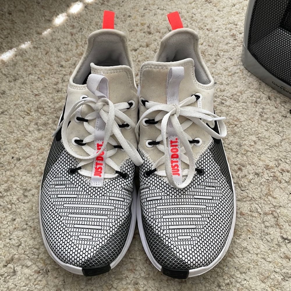 Nike sneakers - size 9